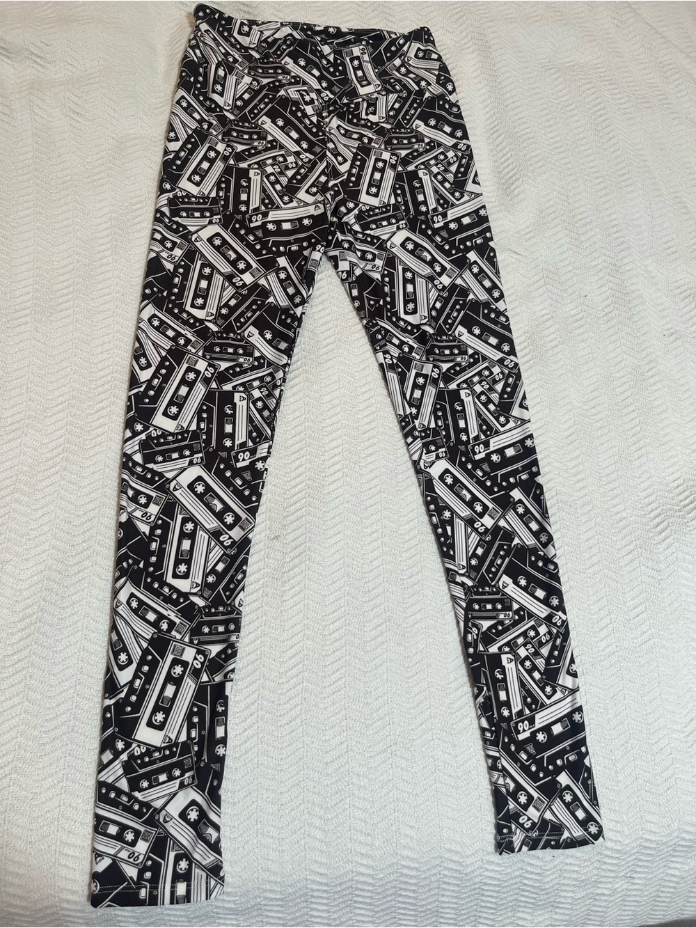 Ladies one size LuLaRoe black and white cassette tape 80’s leggings new
